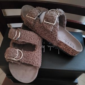 NWT Nicole Miller NY Slide Sandle